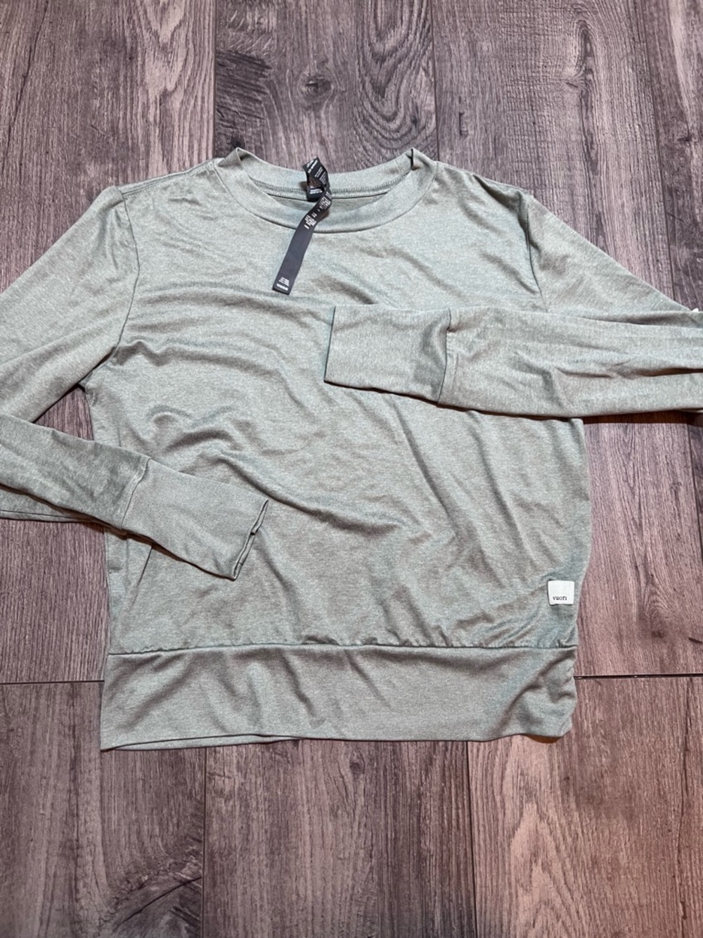 Vuori Long-Sleeve Crewneck Shirt - Sage Green